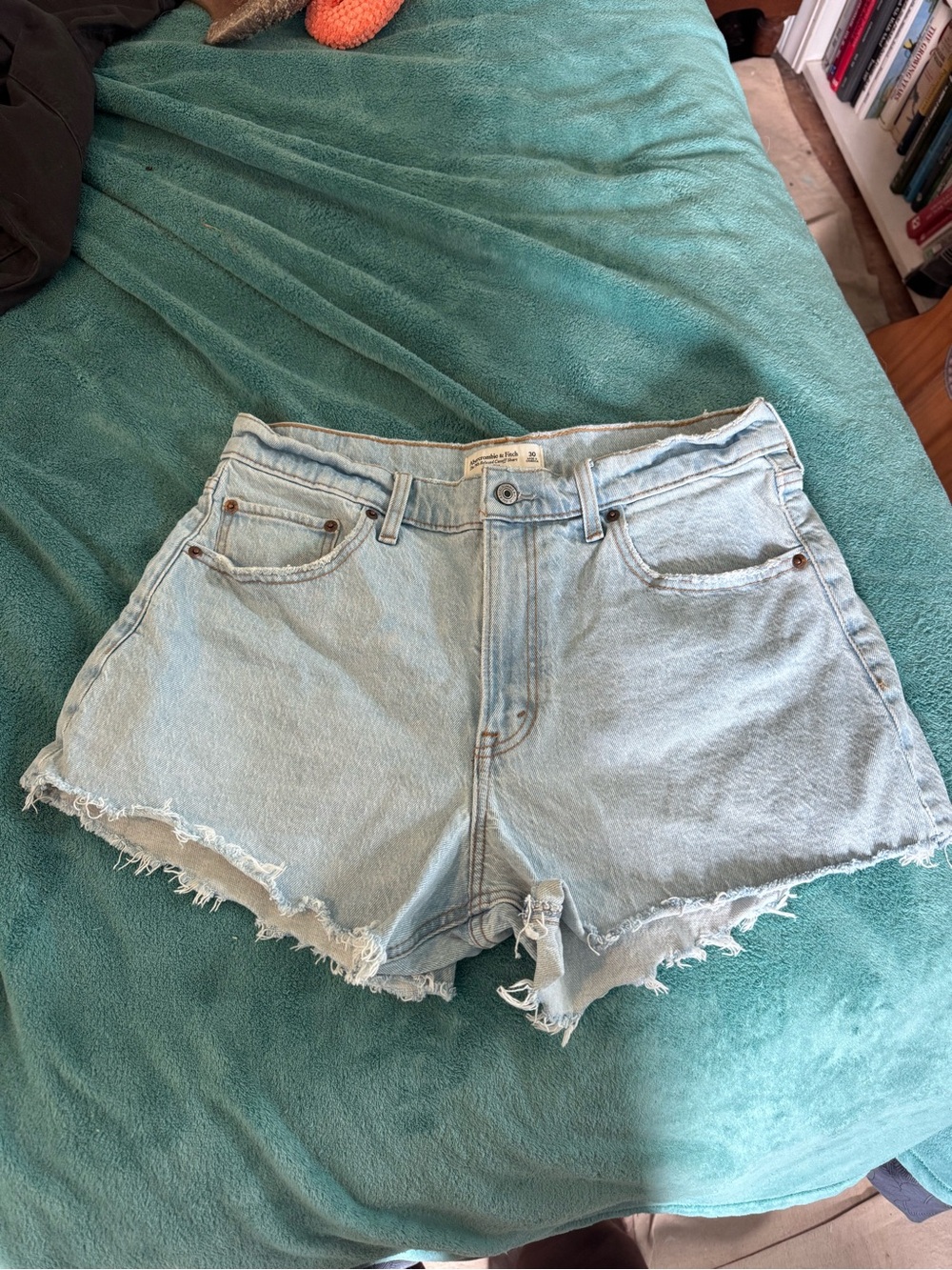 Abercrombie 90s Relaxed Cutoff High Rise